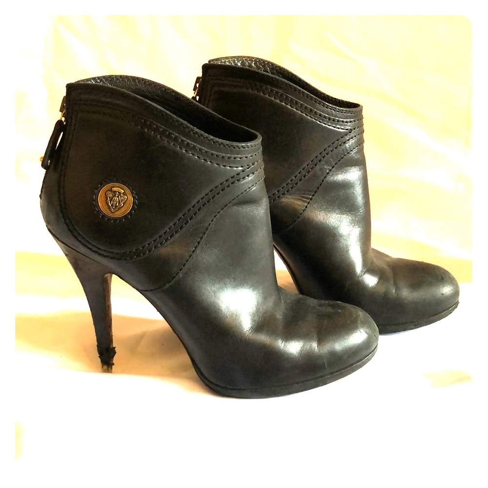 GUCCI black leather booties! 💜